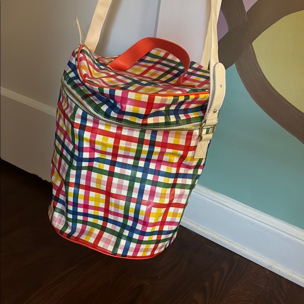Cute round cooler bag from Bando